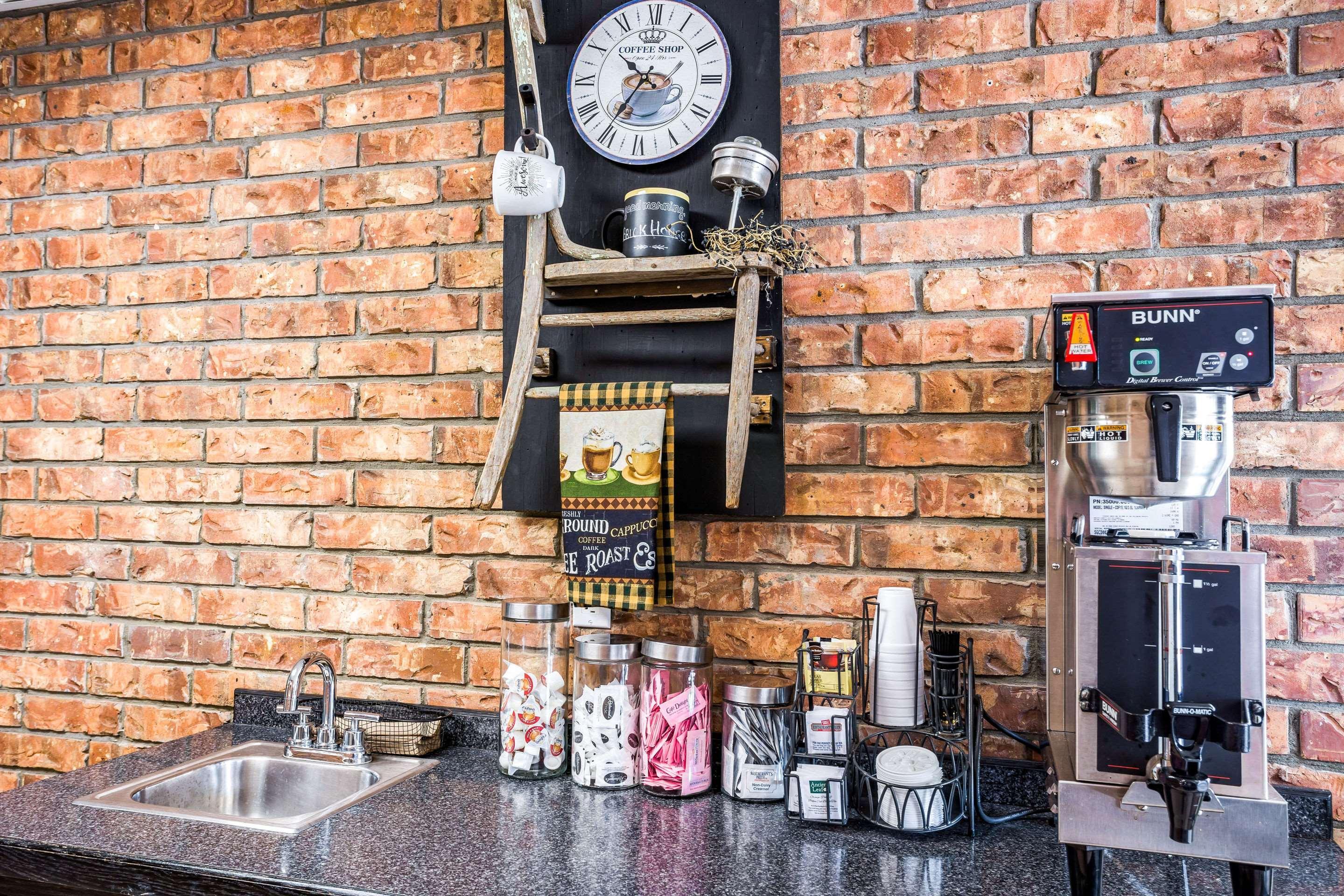 Rodeway Inn Branson, Brick House エクステリア 写真