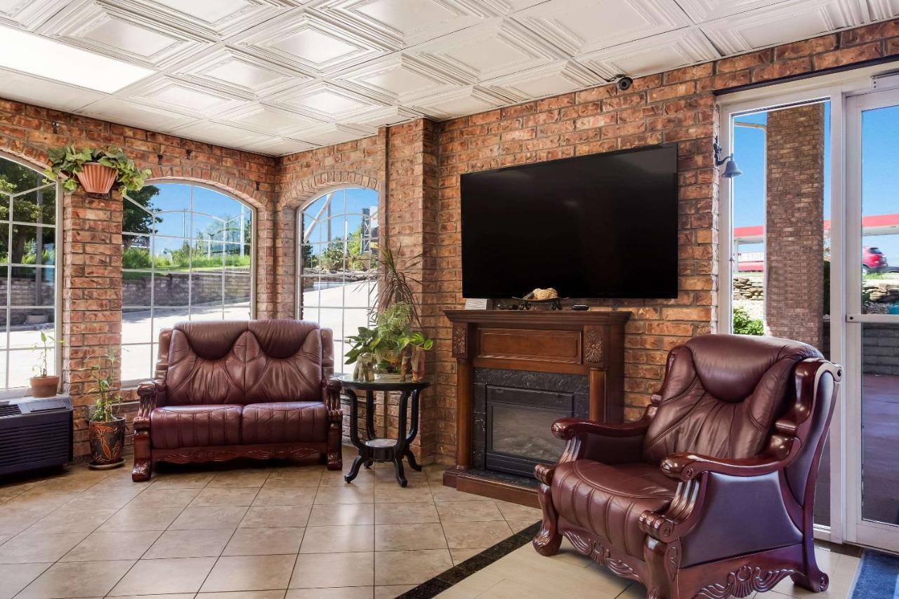 Rodeway Inn Branson, Brick House エクステリア 写真